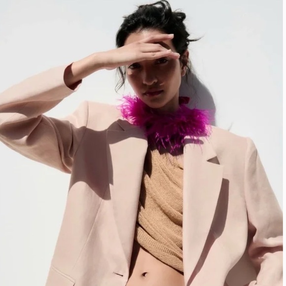 NWT Zara feather necklace fuchsia - Picture 2 of 4